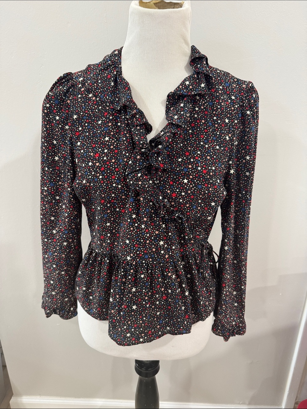 Madewell Ruffle Star Print wrap Blouse 100% silk Black Stars patriotic America - Picture 2 of 9